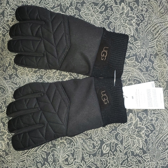 UGG Quilted Winter Touchscreen Compatible Gloves With Knit Cuff - Black - Picture 5 of 6